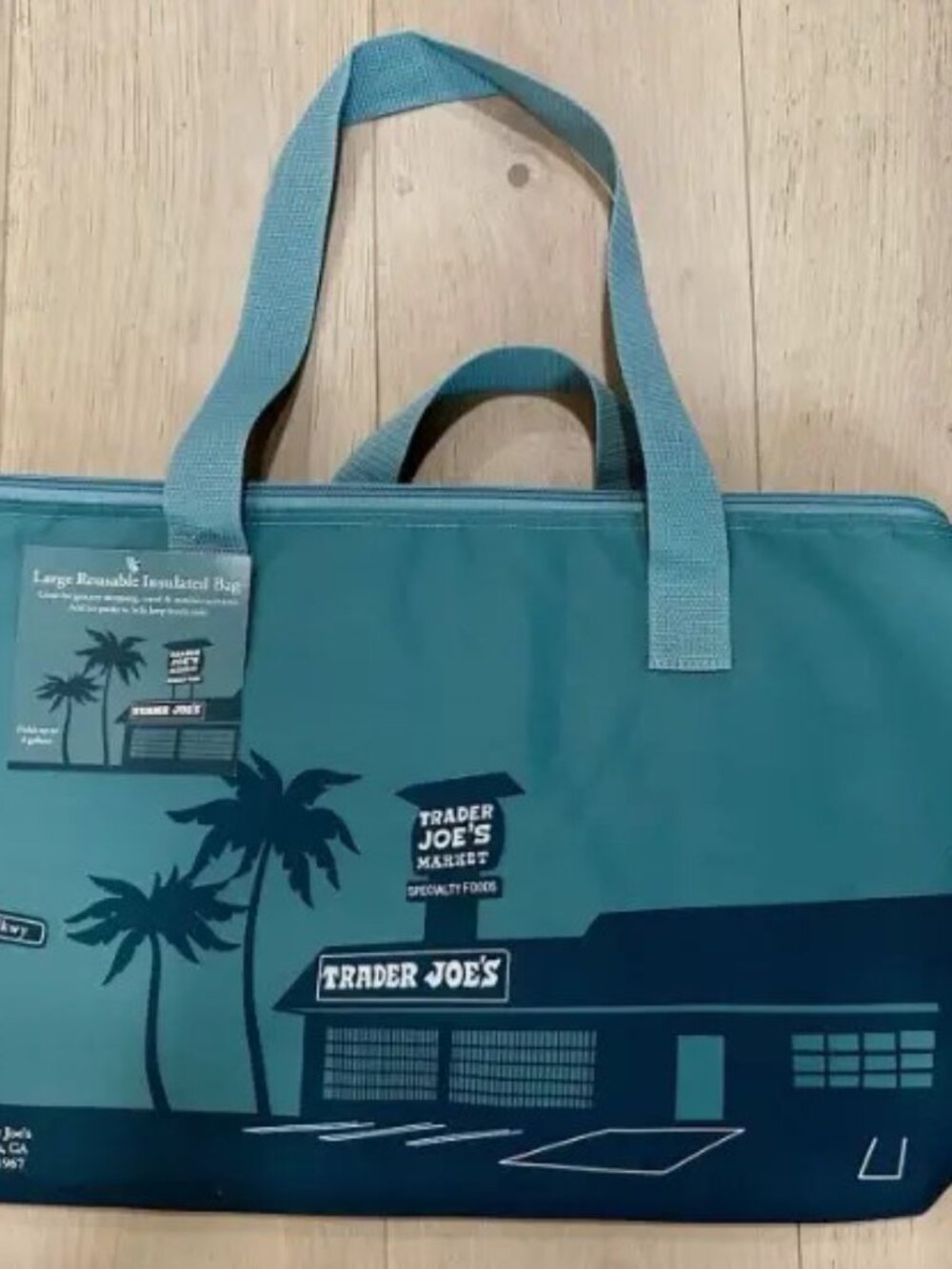 Trader Joe's Dusty Blue Large Reusable Insulated Cooler Bag 8 Gallon NWT - Picture 2 of 4